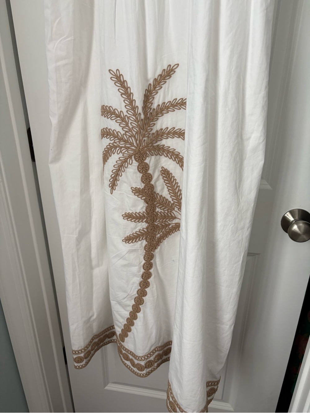White Embroidered Maxi Dress - Women (with pockets) - Picture 4 of 8
